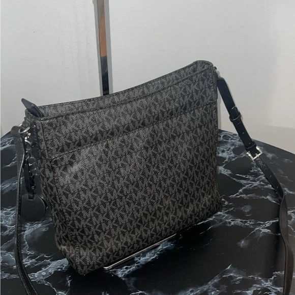 MICHAEL KORS Crossbody Bag Signature Jet Set Messenger Black AUTHENTIC - Picture 9 of 12